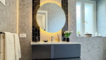 Suite, Garden View | Bathroom | Shower, hair dryer, towels, soap