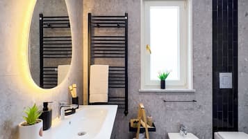 Classic Studio | Bathroom | Shower, hair dryer, towels, soap
