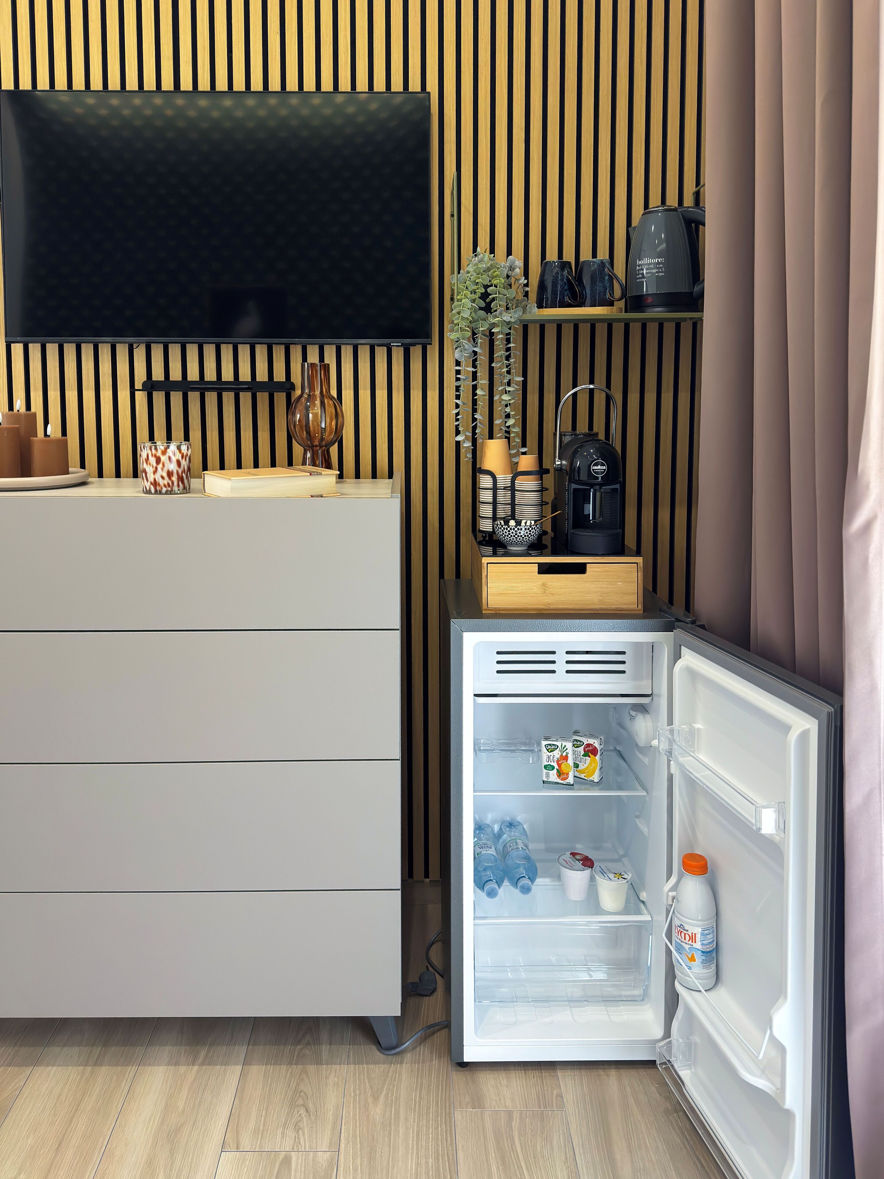 In-room safe, desk, laptop workspace, soundproofing