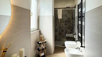 Apartment, Gartenblick | Badezimmer