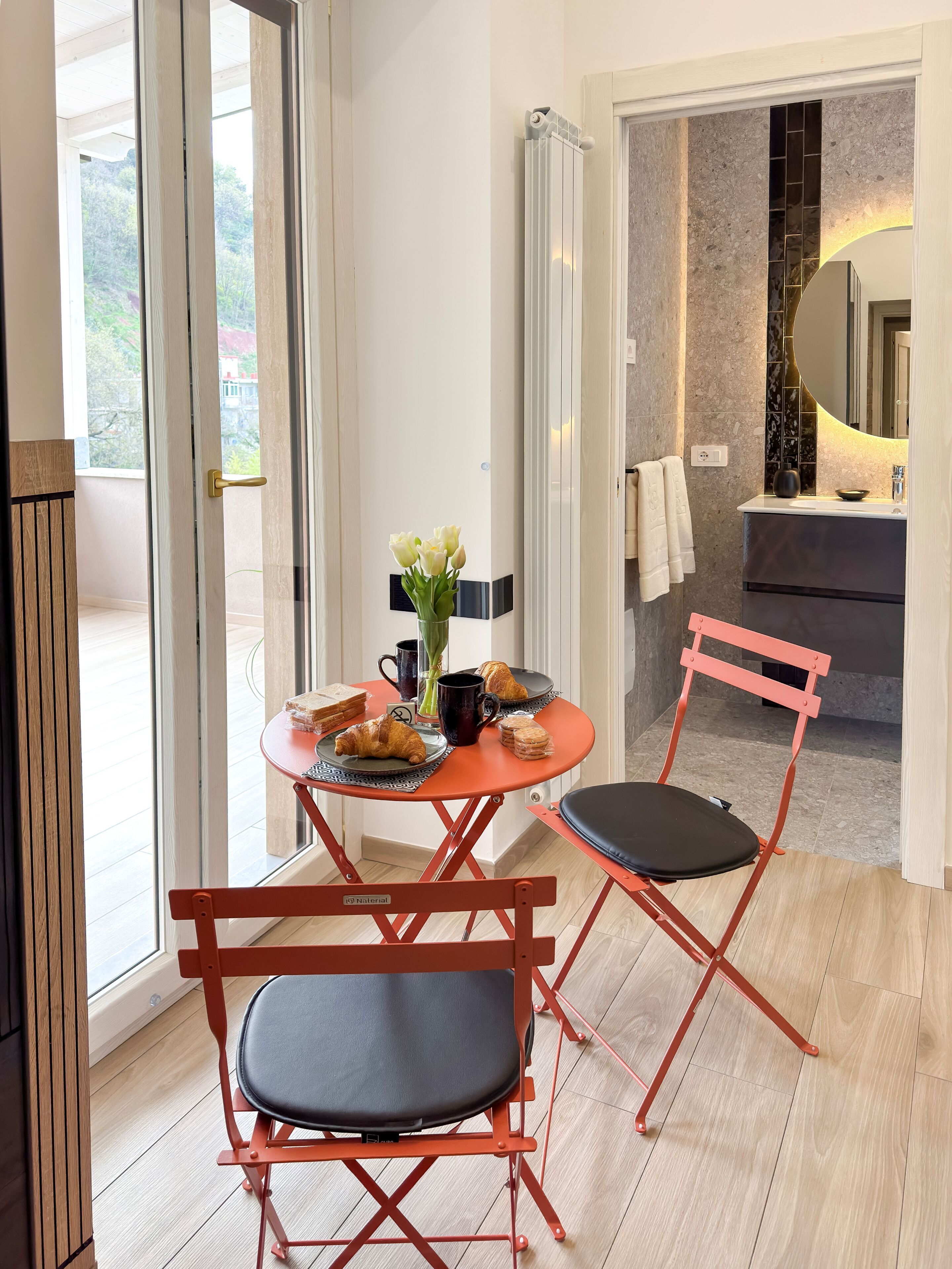 Suite, Garden View | In-room safe, desk, laptop workspace, soundproofing