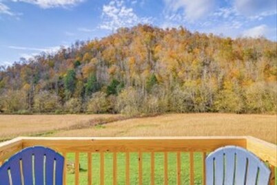 Cozy 2-bedroom mobile home in serene Oneida with AC
