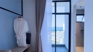 Room, Balcony, City View | Interior - The Shore Kota Kinabalu Borneo Grand Roam Suites (Kota Kinabalu)