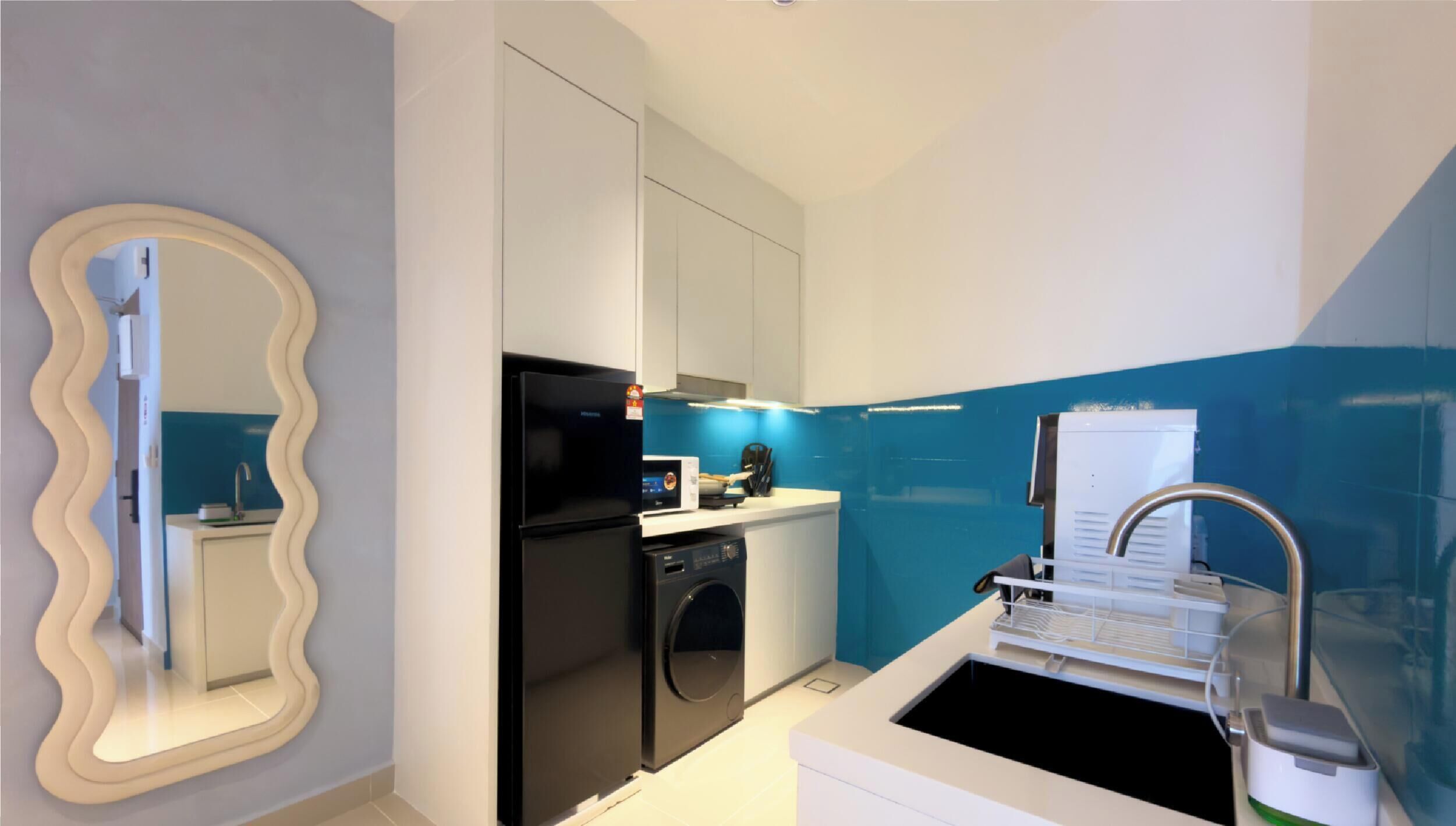 Room, Balcony, City View | Private kitchen