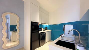 Room, Balcony, City View | Private kitchen