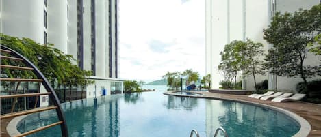 2 outdoor pools