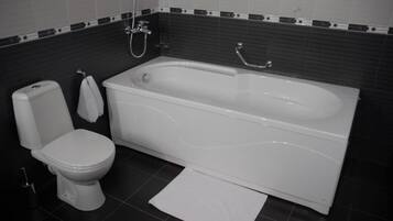 Suite, Balcony, Mountain View | Bathroom