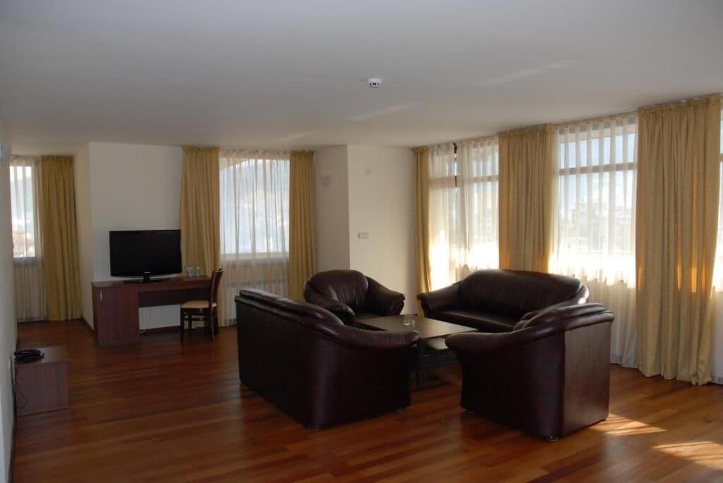 Suite, balkon, pemandangan gunung | Area keluarga