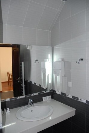 Suite, Balcony, Mountain View | Bathroom - Hotel Borika  (Chepelare)