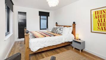 2 bedrooms, iron/ironing board, travel cot, WiFi