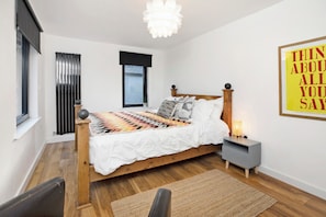 2 habitaciones, tabla de planchar con plancha, cuna de viaje y wifi 