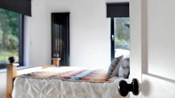 2 habitaciones, tabla de planchar con plancha, cuna de viaje y wifi