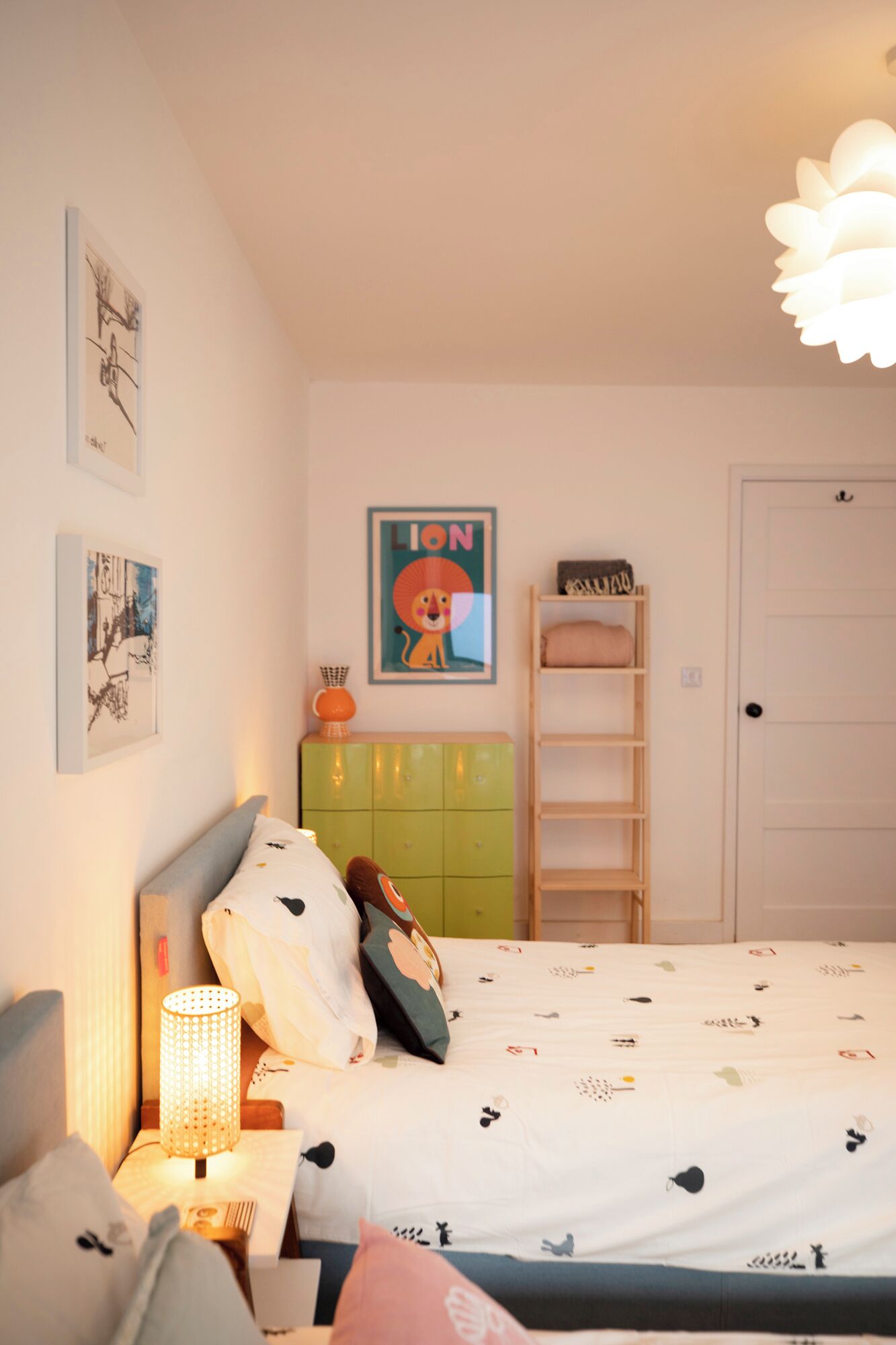 2 bedrooms, iron/ironing board, travel cot, WiFi