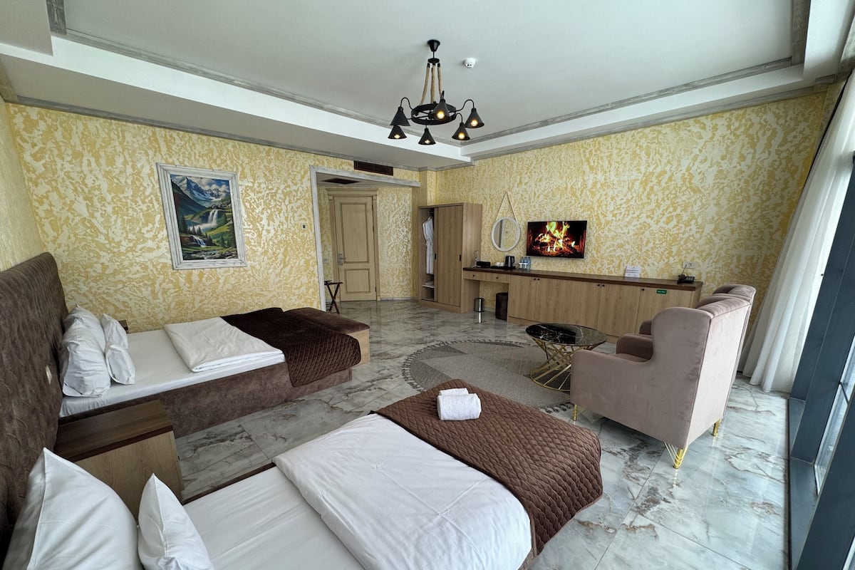 Deluxe Room, Balcony | Free WiFi