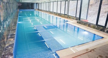 Una piscina techada