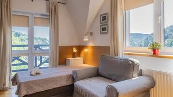 Triple Room | In-room safe, individually decorated, individually furnished