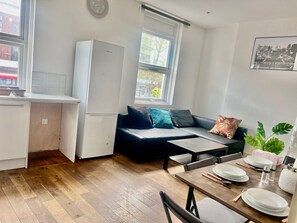 Living area - 2BR Apartment in the heart of Streatham High road (London)