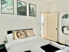 Room - 2BR Apartment in the heart of Streatham High road (London)