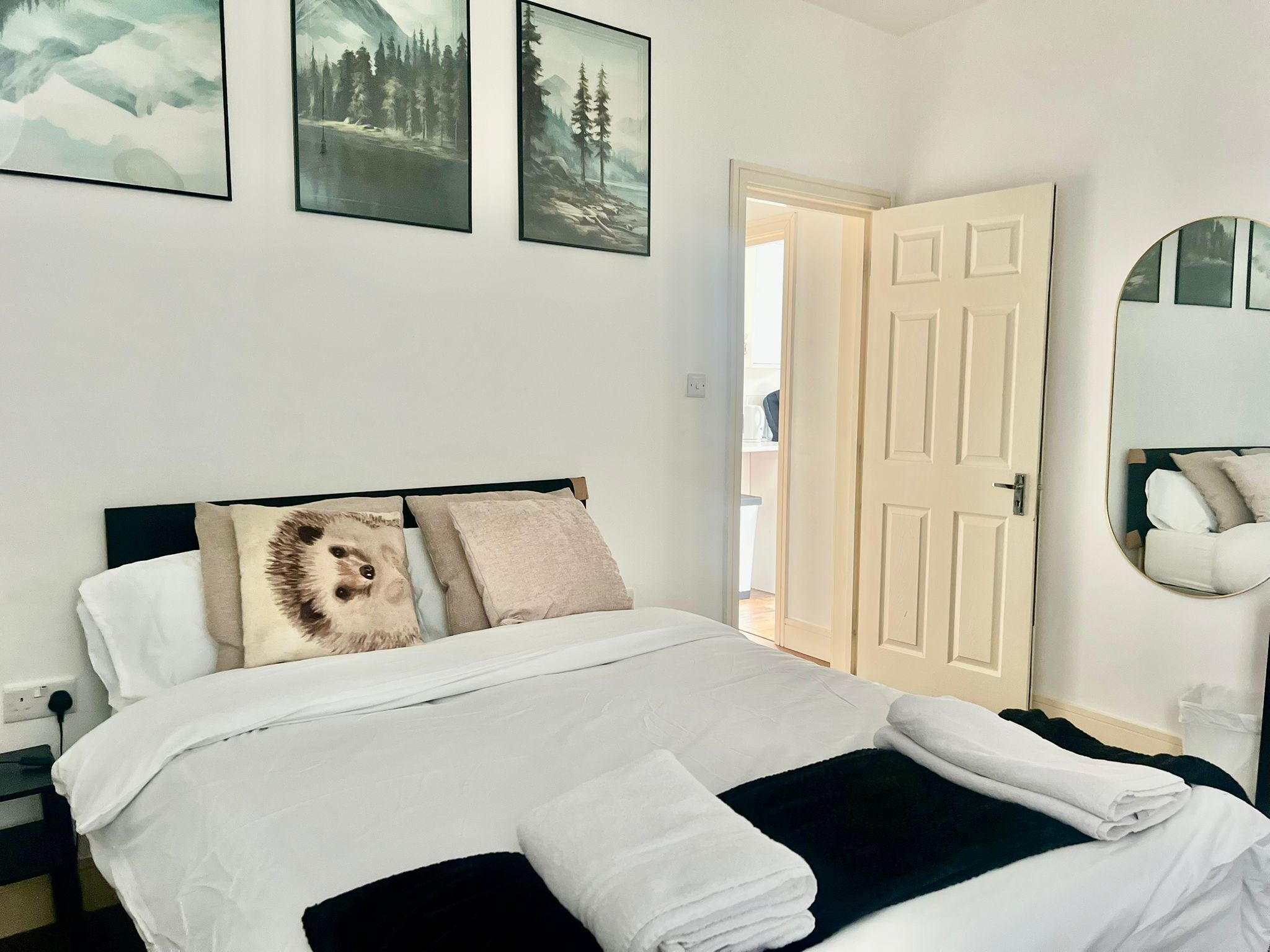 2 bedrooms, iron/ironing board, bed sheets