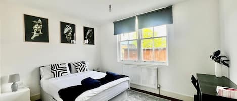 2 chambres, fer et planche Ă repasser, draps fournis