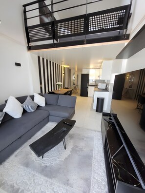 TV, ping pong - Ocean Colors Apartment, Pool and Beach Access (Le Croisic)