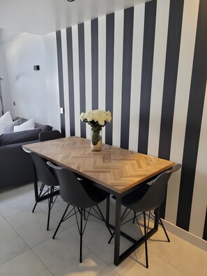 Dining - Ocean Colors Apartment, Pool and Beach Access (Le Croisic)