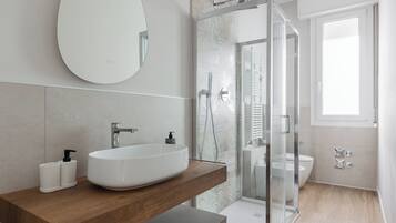 Apartment, Balcony | Bathroom