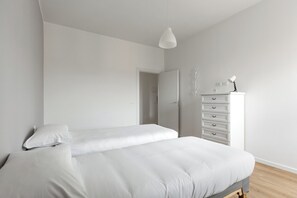 Appartement, balkon | Een strijkplank/strijkijzer