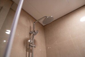 House - Free Housekeeping Visits During Your Stay - Stayshort - Stunning 1 Bed in Maritime City That Sleeps 2 (Dubai)