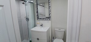 Bathroom - 5 minutes to Lake Ontario! Cozy Family-Friendly Private Apartment (Ajax)