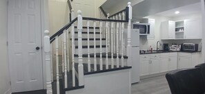 Private kitchen - 5 minutes to Lake Ontario! Cozy Family-Friendly Private Apartment (Ajax)