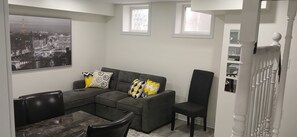 Living area - 5 minutes to Lake Ontario! Cozy Family-Friendly Private Apartment (Ajax)