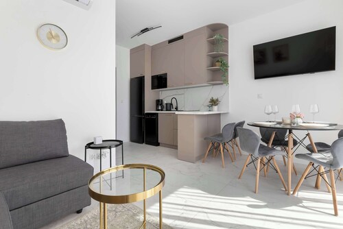 Two-level Apartment | Garden | Parking | Close to the Beach