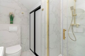 Shower, hair dryer, towels, shampoo - Two-level Apartment | Garden | Parking | Close to the Beach (Jastrzębia Góra)
