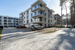Exterior - Stylish Apartment with Terrace | Close to the Beach | Parking. (Międzywodzie)