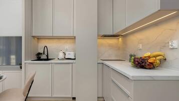 Fridge, microwave, stovetop, dishwasher