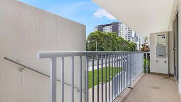 Klassieke kamer, balkon, op benedenverdieping | Terrein van de accommodatie