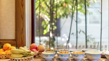 Bao gồm bữa sáng buffet hàng ngày