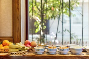 Free daily buffet breakfast - Zhangjiajie Waterfront Huajian Inn (Zhangjiajie)
