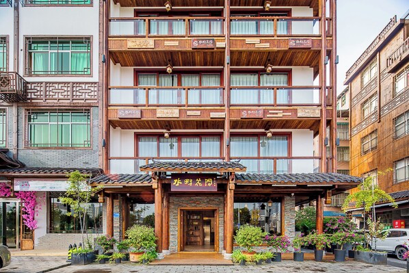 Property grounds - Zhangjiajie Waterfront Huajian Inn (Zhangjiajie)