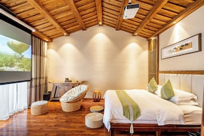 Senior Double Room | Individually decorated, laptop workspace, blackout drapes, soundproofing - Zhangjiajie Waterfront Huajian Inn (Zhangjiajie)