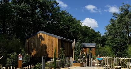 Cabane « L'arbousier » avec terrasse privée, jardin privé et climatisation