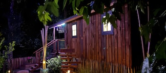 Hütte 'L'arbousier' mit privater Terrasse, Garten und Klimaanlage