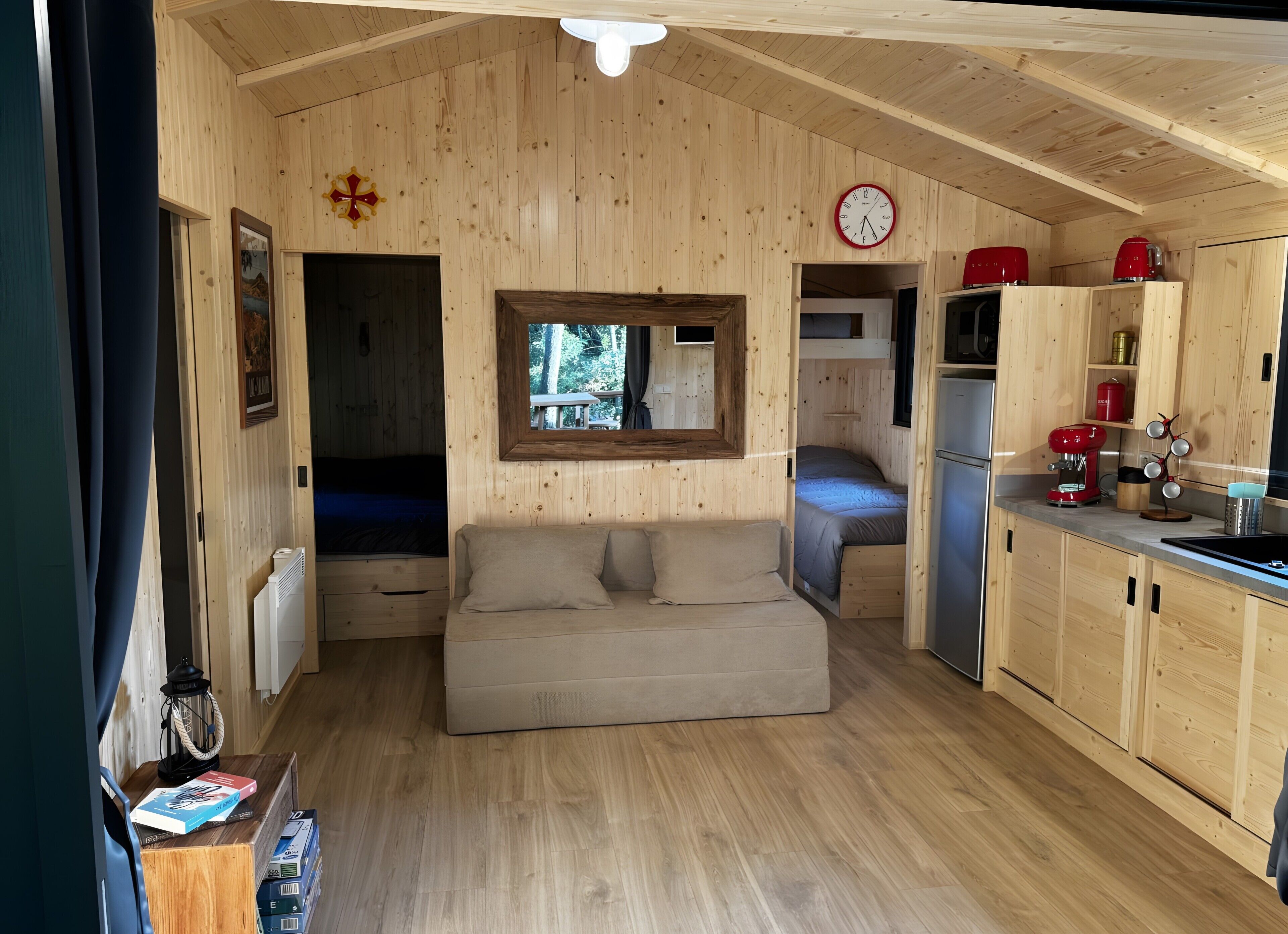 2 bedrooms, iron/ironing board, bed sheets