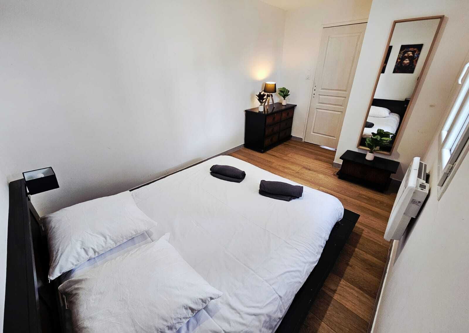 4 chambres, fer et planche à repasser, draps fournis