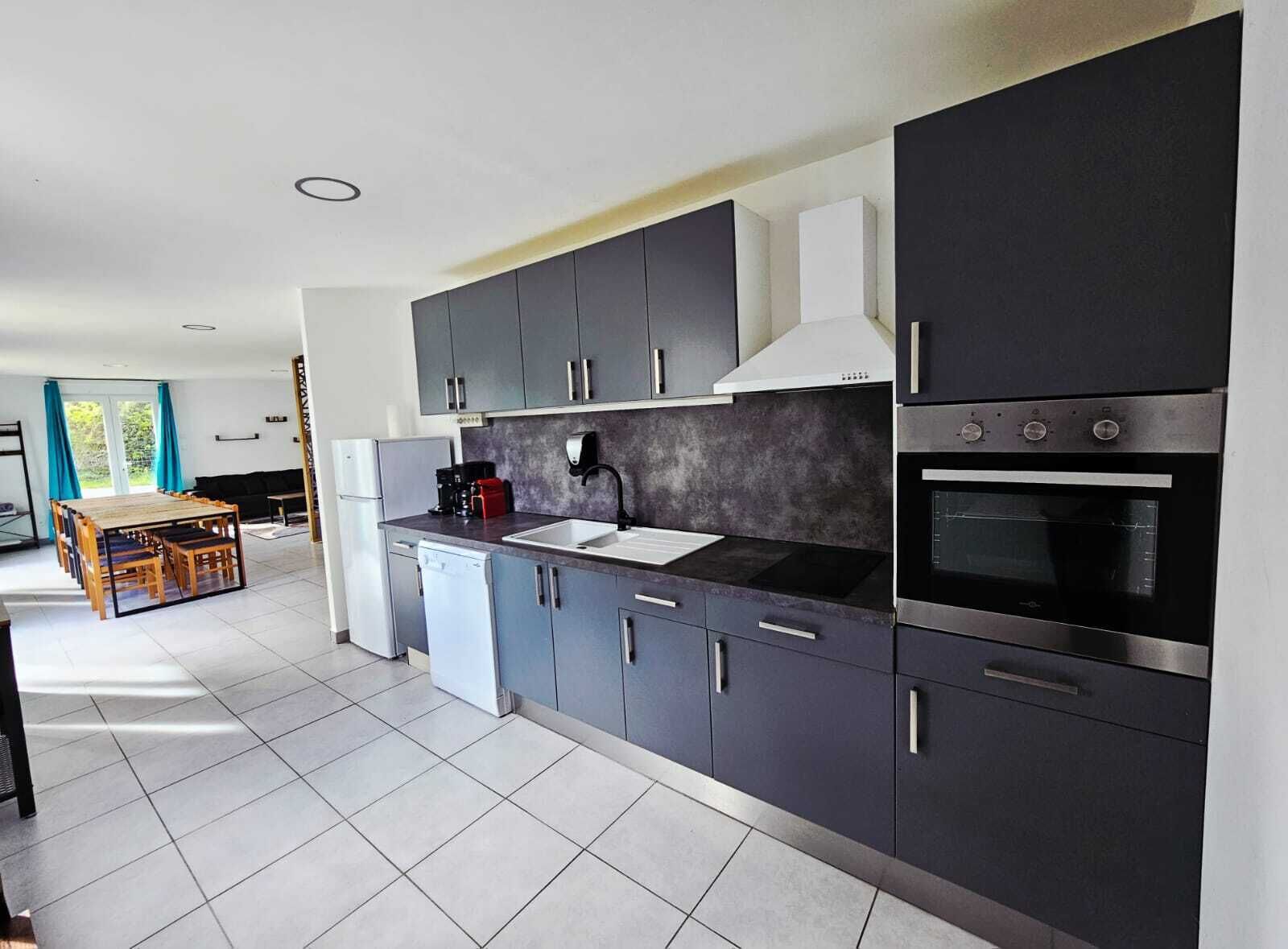 Micro-ondes, four, plaque de cuisson, lave-vaisselle
