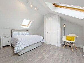 4 dormitorios, tabla de planchar con plancha, wifi y ropa de cama