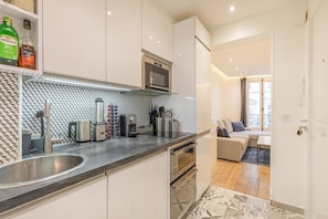 Comfort Apartment, City View | Private kitchen