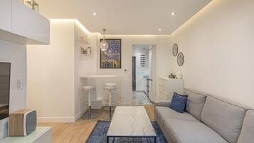 Comfort Apartment, City View | Living area