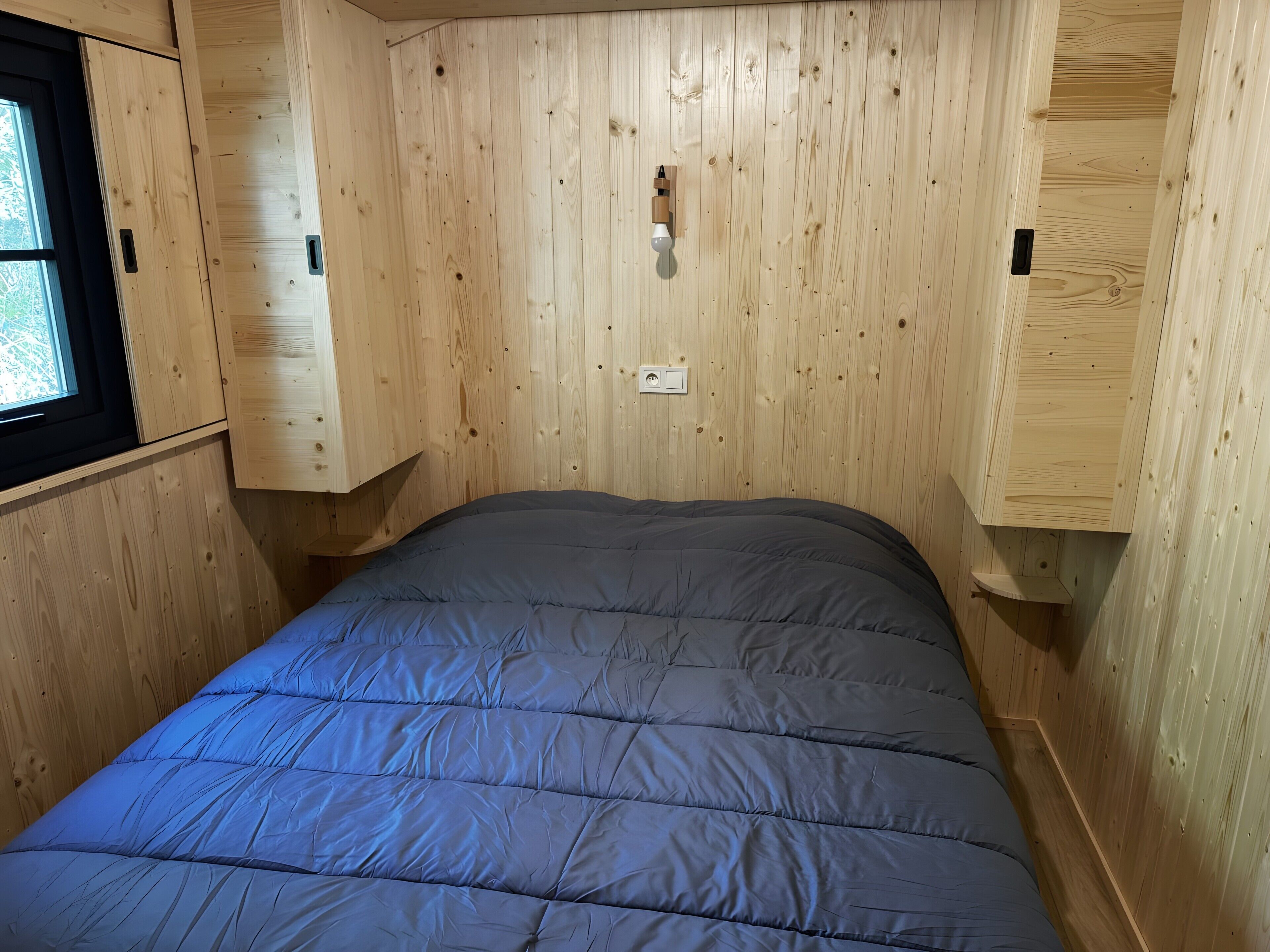 2 slaapkamers, een strijkplank/strijkijzer, beddengoed